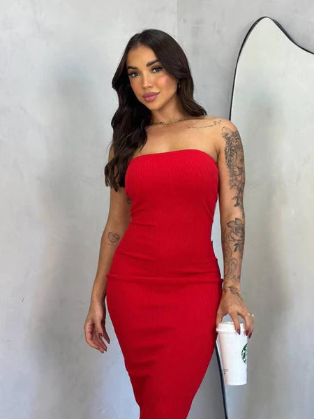 vestido midi canelado, vestido tomara que caia feminino, vestido feminino midi, vestido canelado midi, vestido básico feminino, vestido feminino moderno, vestido midi elegante, vestido midi casual, vestido midi verão, vestido canelado tomara que caia, vestido feminino cintura marcada, vestido feminino confortável