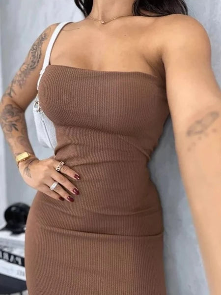 vestido midi canelado, vestido tomara que caia feminino, vestido feminino midi, vestido canelado midi, vestido básico feminino, vestido feminino moderno, vestido midi elegante, vestido midi casual, vestido midi verão, vestido canelado tomara que caia, vestido feminino cintura marcada, vestido feminino confortável