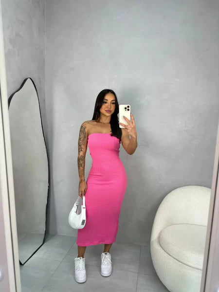 vestido midi canelado, vestido tomara que caia feminino, vestido feminino midi, vestido canelado midi, vestido básico feminino, vestido feminino moderno, vestido midi elegante, vestido midi casual, vestido midi verão, vestido canelado tomara que caia, vestido feminino cintura marcada, vestido feminino confortável